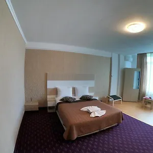 Hotel Mon Caprice, Bukareszt