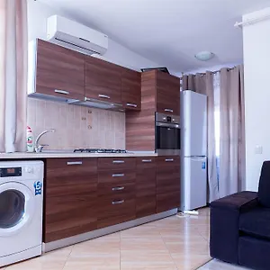 Garsoniere Dinu Бухарест